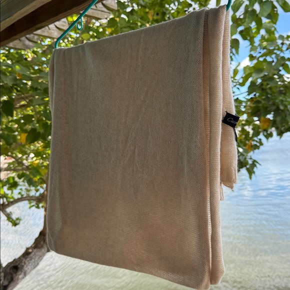 oversized cashmere scarf - Picture 4 of 6